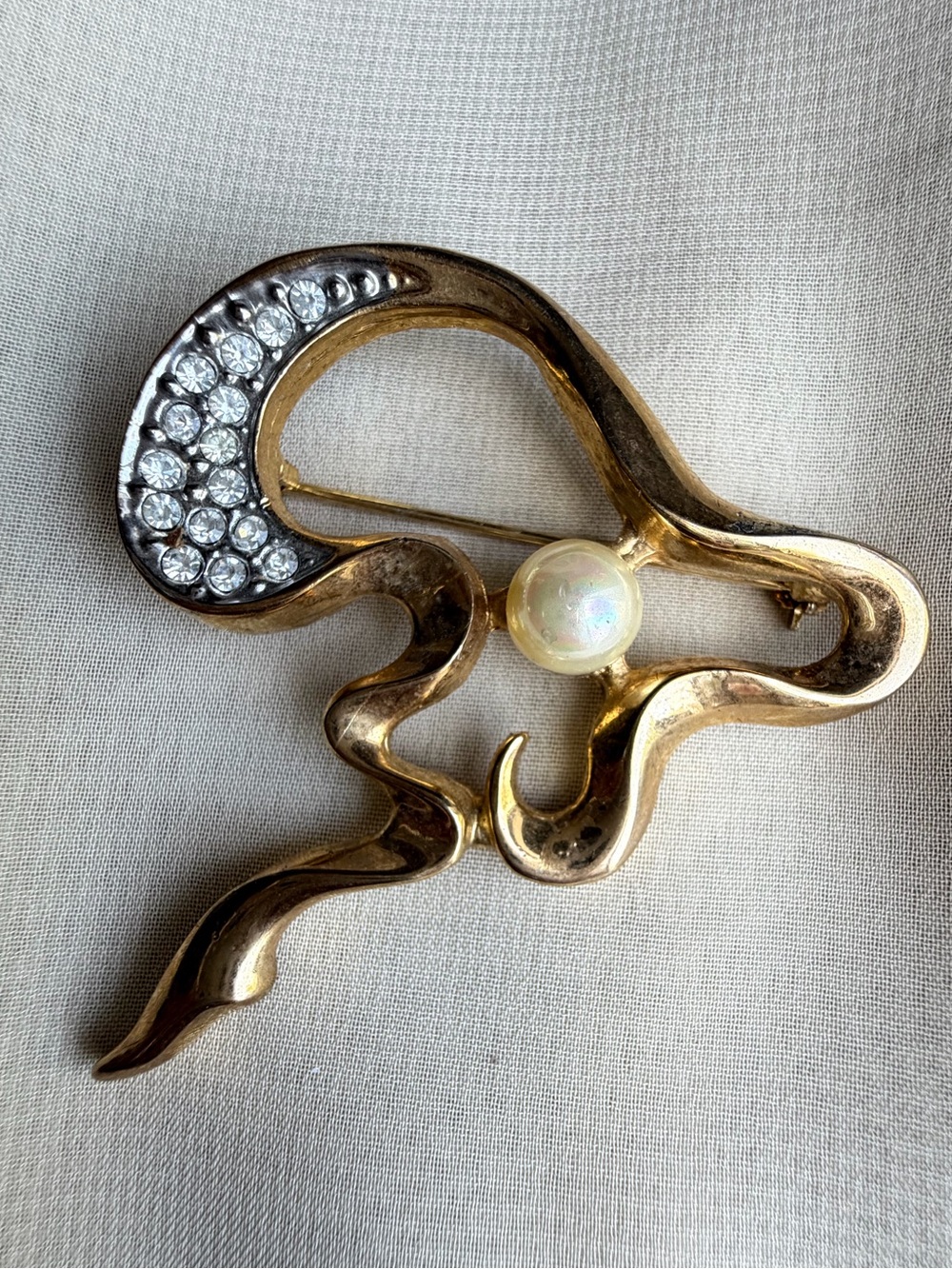 Vintage 1980s Abstract Wave Brooch Gold Tone Faux Pearl Rhinestone